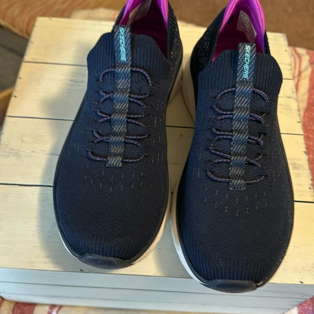Sketchers walkers